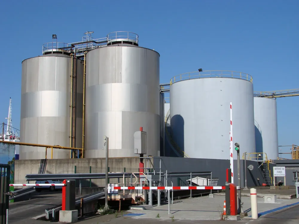 Cuve industrielle près de L'île d'Oléron
